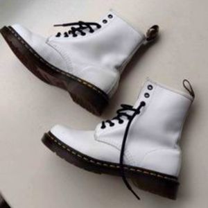 Dr. Martens 38 EU/ 7 US L / Good condition